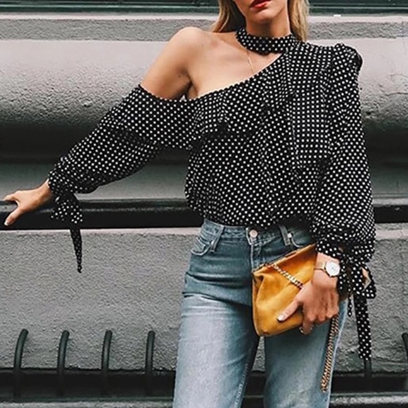 Tops - 🔹Last 1🔹Polka Dot Cold Shoulder Blouse